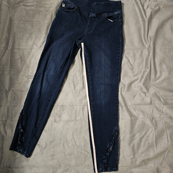 Size 6 jeans - Picture 4 of 8